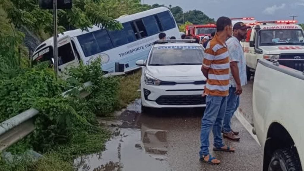 Accidente deja heridos a varios estudiantes próximo a terminal de cruceros post thumbnail image