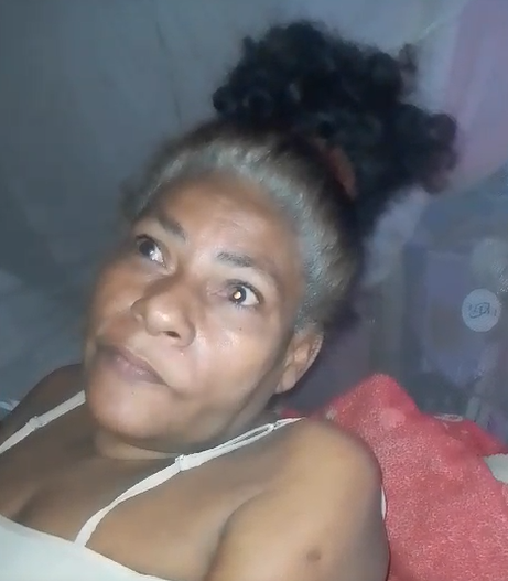 Mujer discapacitada y en estado de extrema pobreza pide ayuda en Azua post thumbnail image