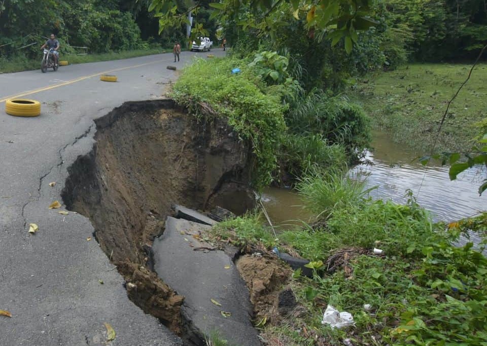 Varias localidades incomunicadas tras intensas lluvias en Samaná post thumbnail image
