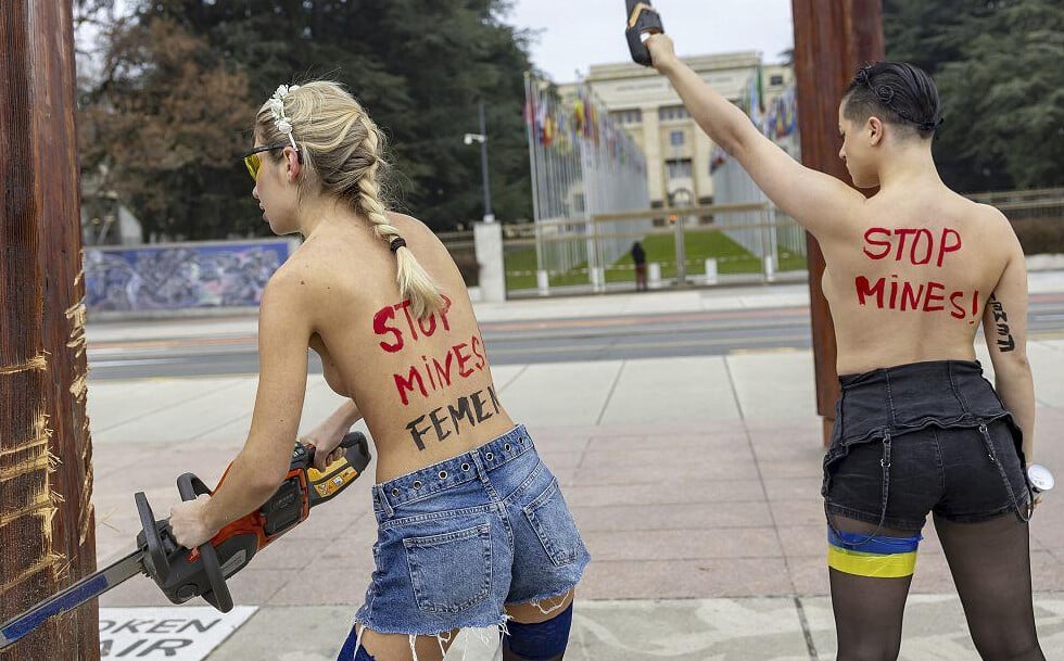 Con motosierras feministas destrozan un monumento en Ginebra post thumbnail image