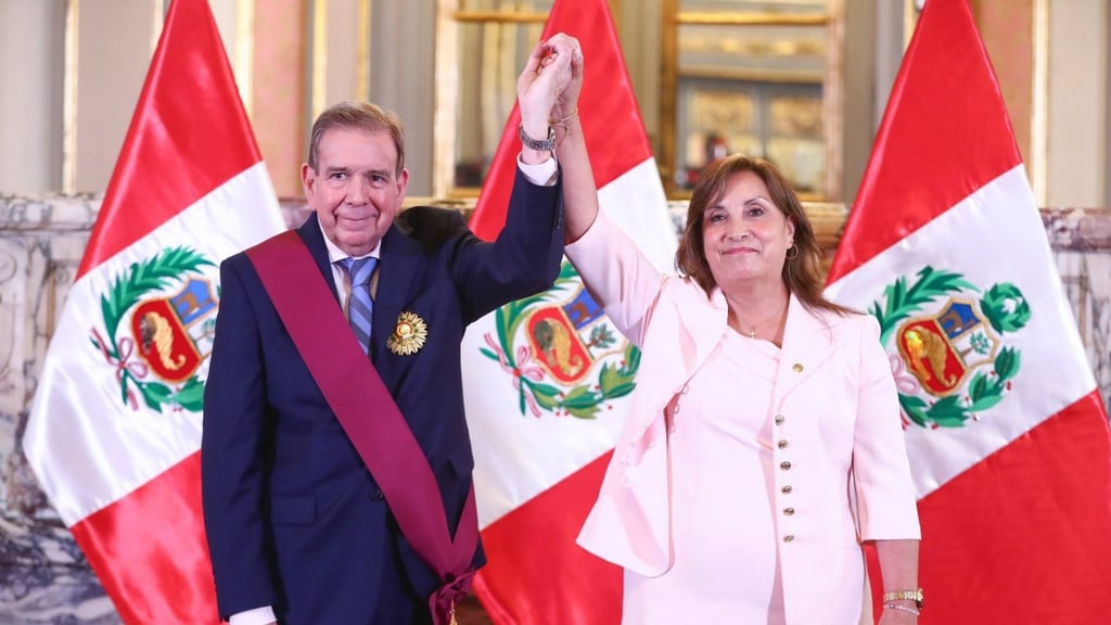 Presidenta de Perú entrega reconocimiento a Edmundo González post thumbnail image