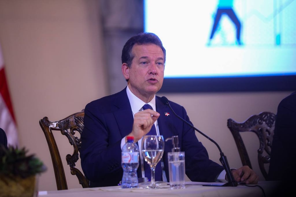 Ito Bisonó representa a República Dominicana en el Foro de Davos post thumbnail image