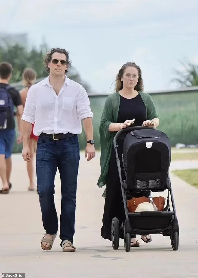 Actor Henry Cavill ya es padre y disfruta su nueva etapa junto a Natalie Viscuso post thumbnail image