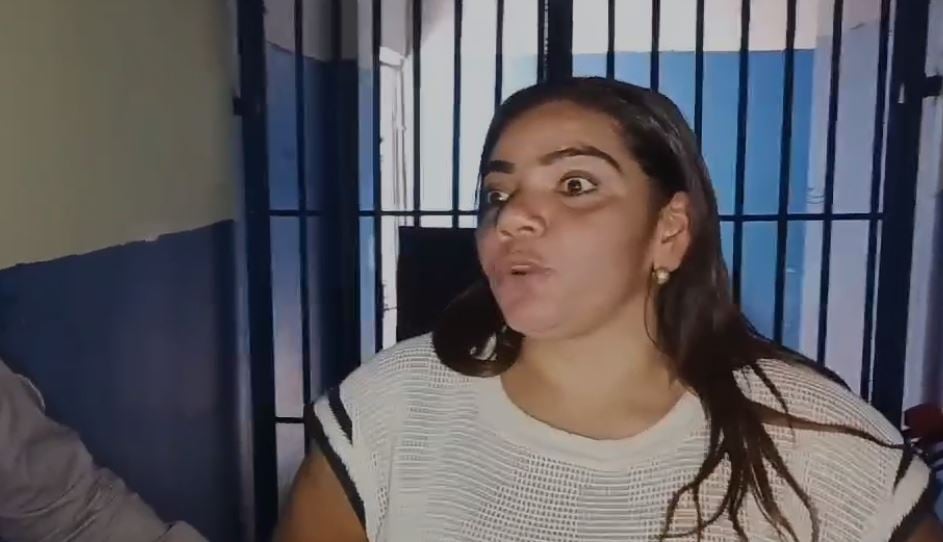 Arrestan mujer que destruyó vehículo de expareja post thumbnail image