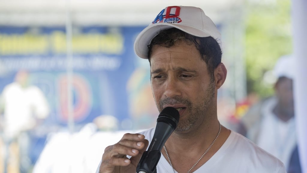 ¡Otra vez! Carlos Silver intentará romper récord Guinness de canto post thumbnail image