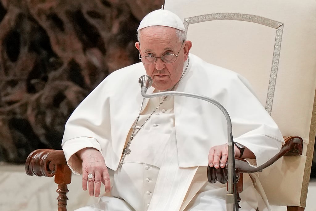 El papa presenta una nueva mejoría en el hospital post thumbnail image