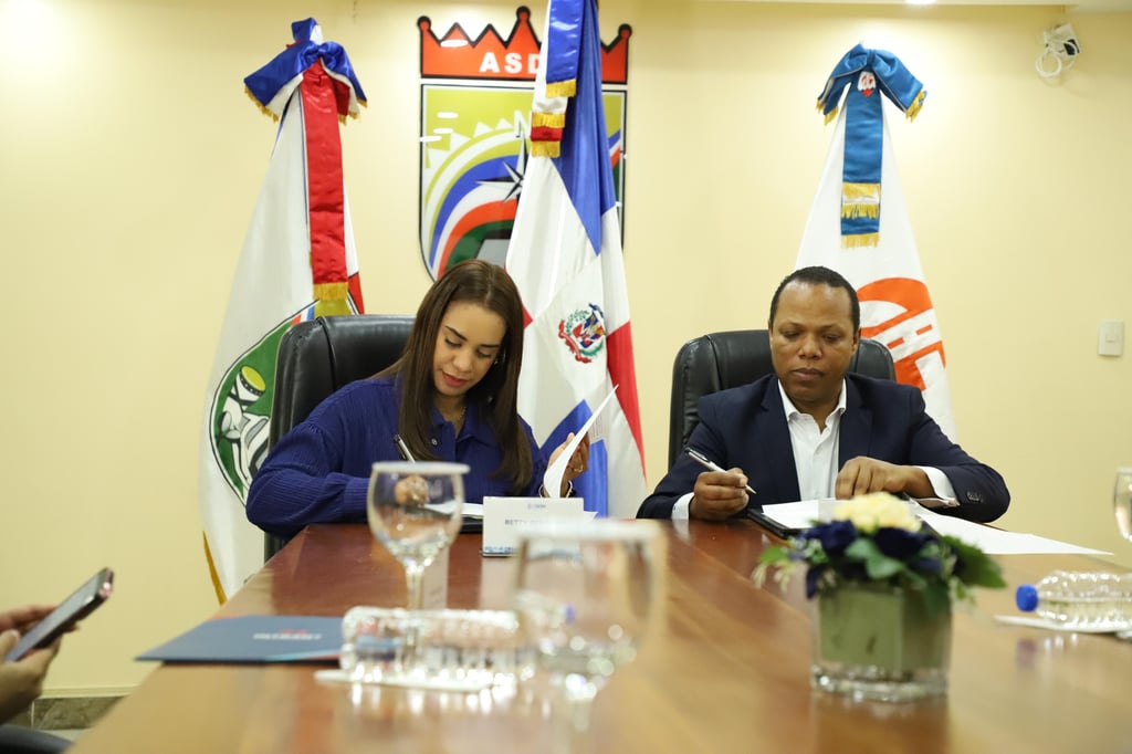 ASDN e INTRANT firman acuerdo para mejorar tránsito en el municipio post thumbnail image