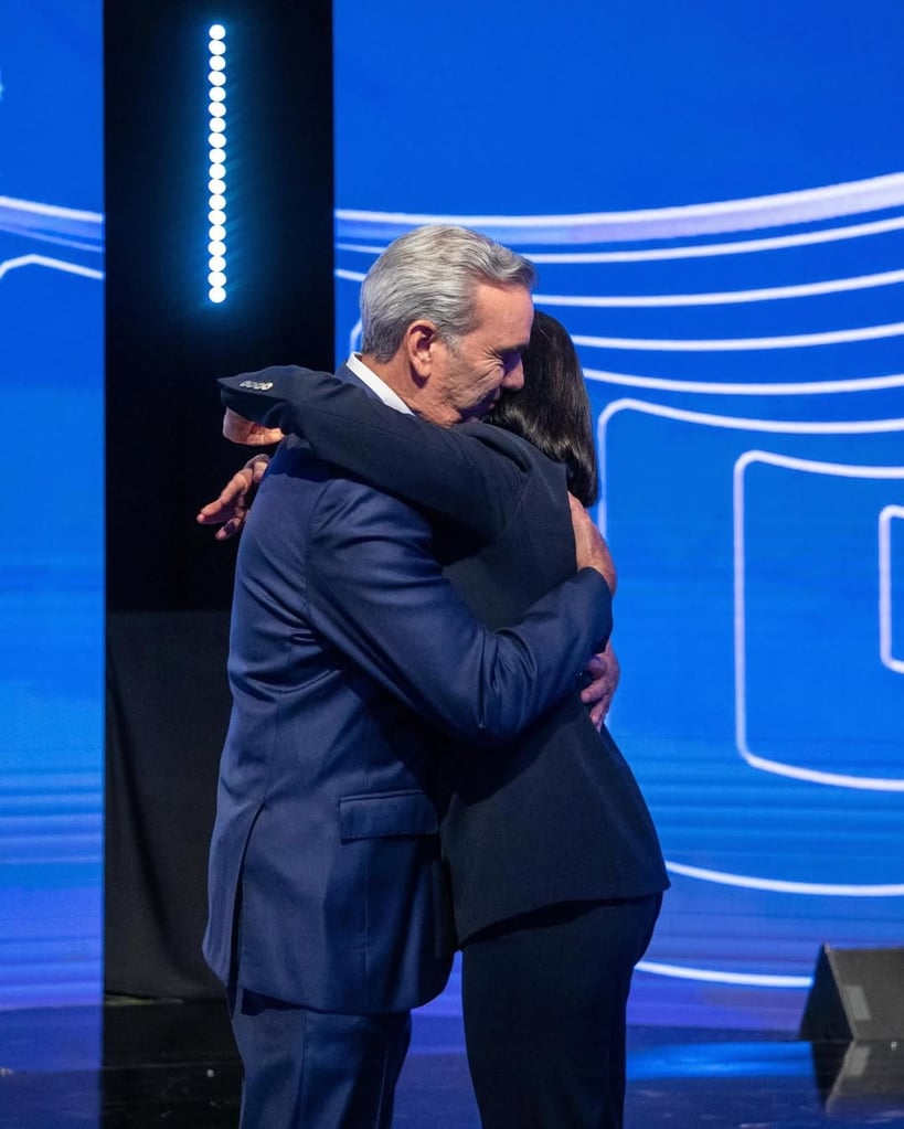 Abinader a Raquel Arbaje en San Valentín: «Mi mayor fortaleza es tu compañía» post thumbnail image