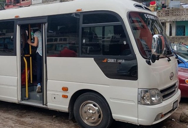VIDEO / DGM detiene chofer y cobrador de un autobús en Las Matas de Farfán por un rebase post thumbnail image