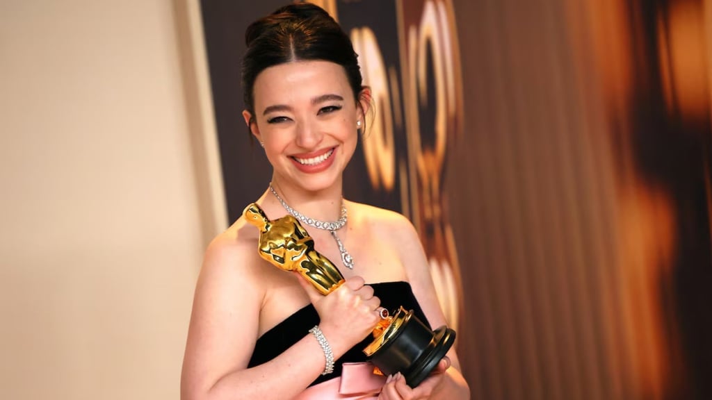 Ganadora del Óscar a Mejor Actriz por Anora aún está en shock post thumbnail image