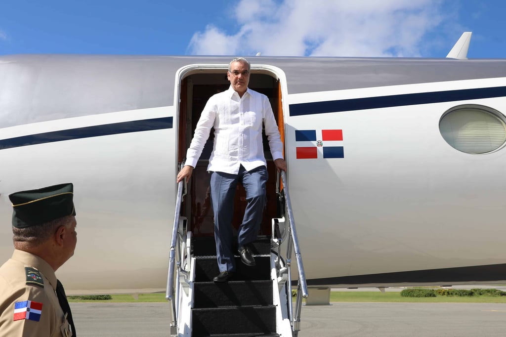 Luis Abinader regresa al país tras participar en cumbre en Washington post thumbnail image