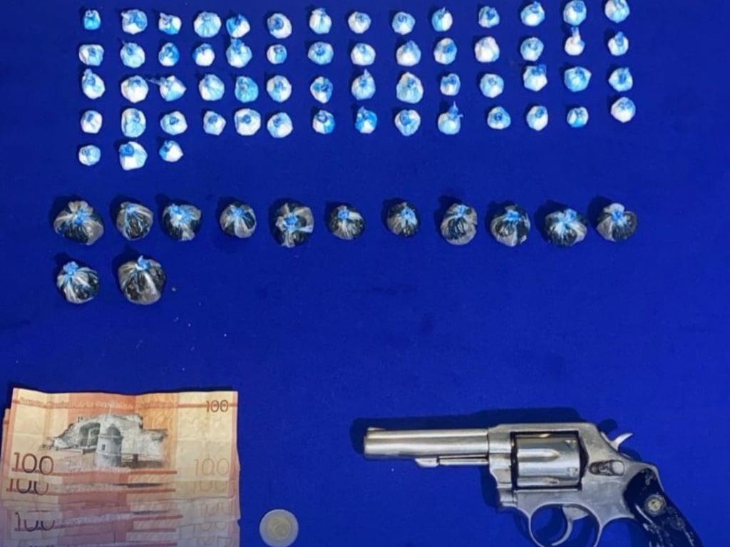 Apresan cinco hombres y ocupan unos 300 porciones de drogas post thumbnail image
