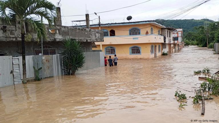 Ascienden a 22 los fallecidos por intensas lluvias en Ecuador post thumbnail image