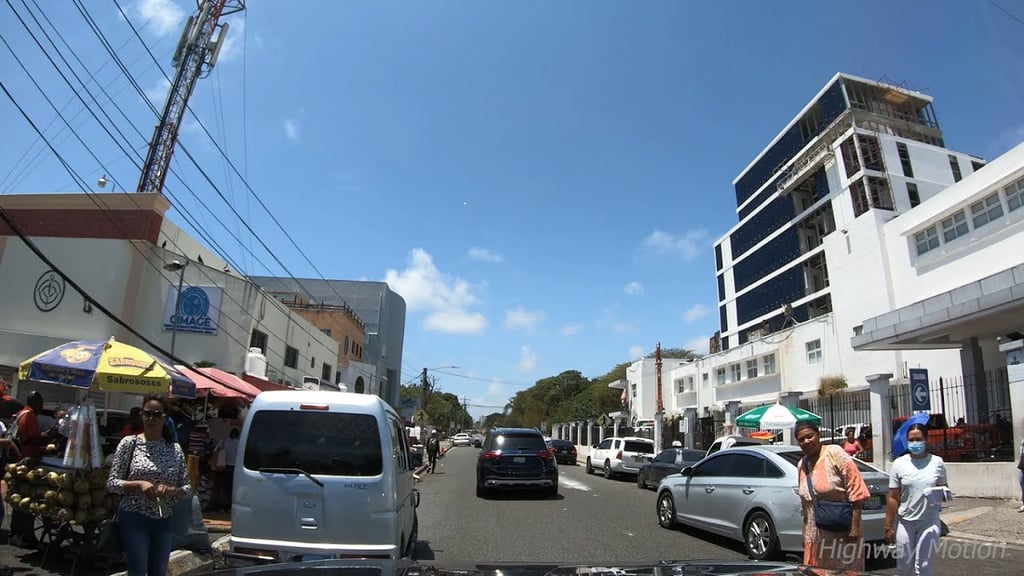 Suspenden tránsito en la calle Arístides Fiallo Cabral por impacto del tráfico área de Patología post thumbnail image