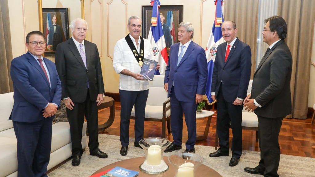 Abinader recibe Medalla de Valores Democráticos Fernando Belaunde Terry post thumbnail image
