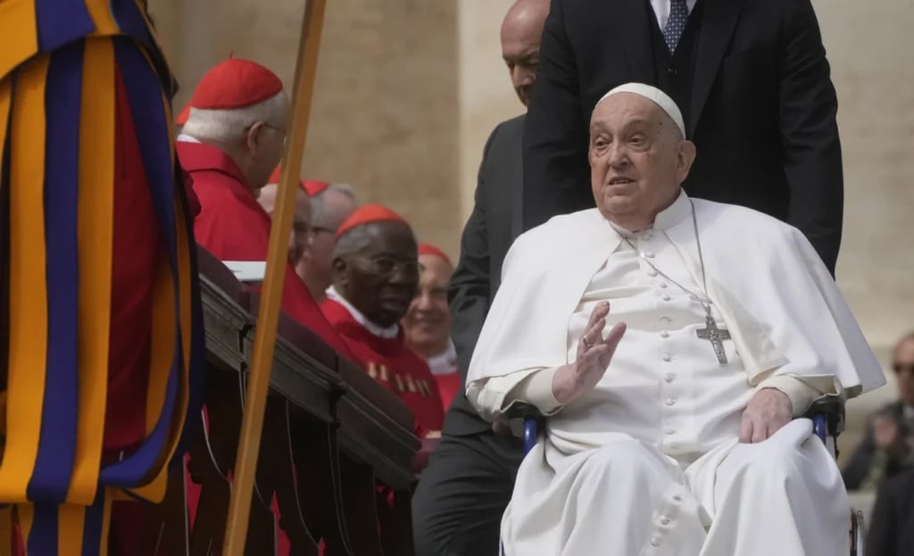 Aparición del Papa Francisco en San Pedro marca el inicio de la Semana Santa post thumbnail image