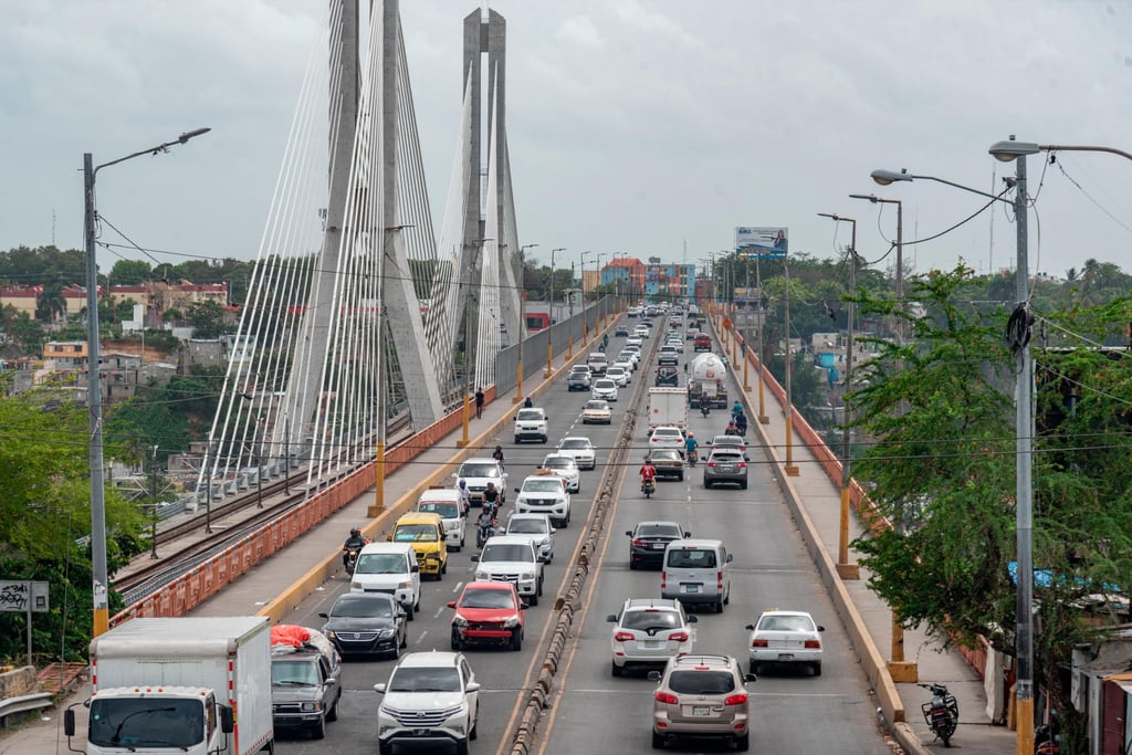 Restringen vehículos pesados por puente de la 17 post thumbnail image