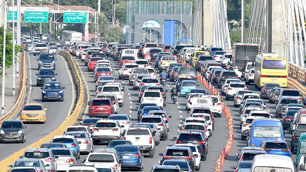 Gobierno implementará medidas para disminuir tapones en el Distrito Nacional y Santiago post thumbnail image