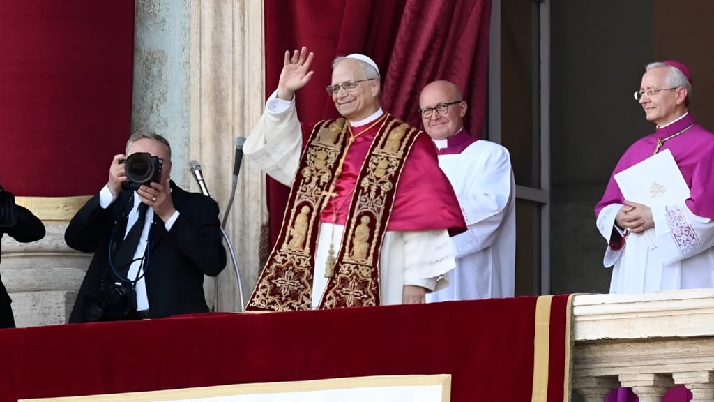 León XIV, un papa de corazón latinoamericano y en continuidad con Francisco post thumbnail image