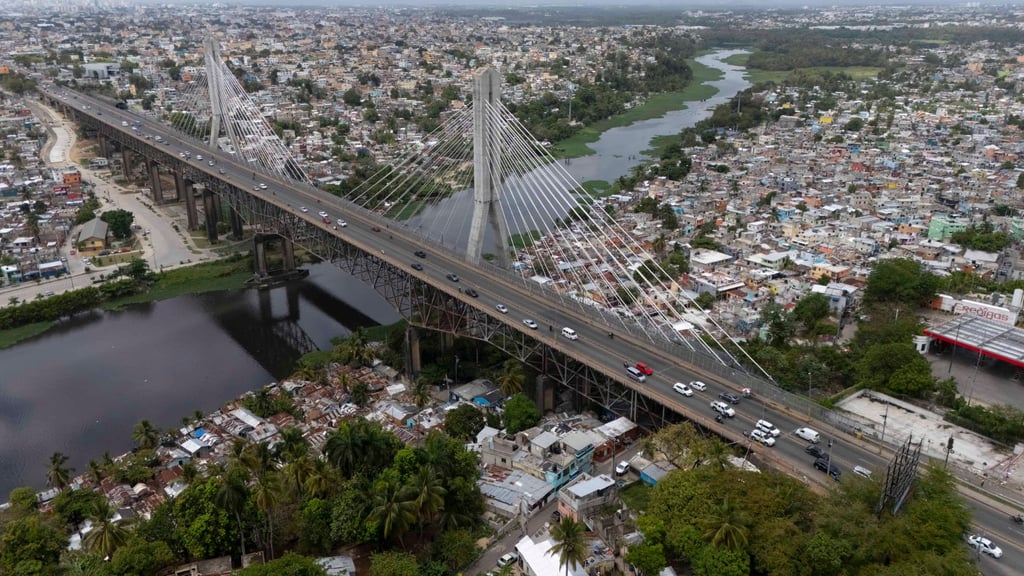 Caen escombros diariamente del puente de la 17, dicen residentes post thumbnail image