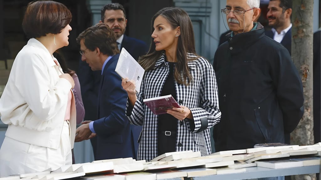 Reina Letizia admite que la llamen viejuna por su amor a la radio y los libros post thumbnail image