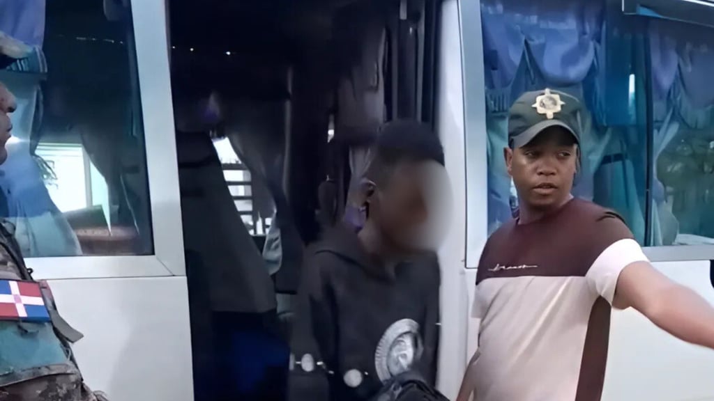 Hombre se da a la fuga al ser sorprendido trasportando haitianos ilegales post thumbnail image