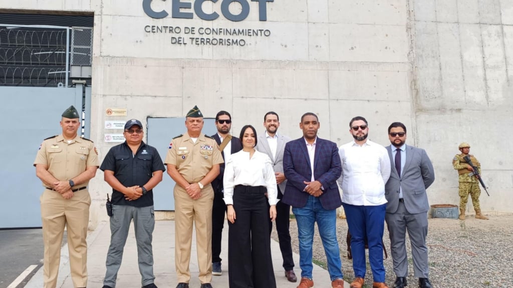 Faride Raful estudia con líderes de El Salvador estrategias de seguridad post thumbnail image