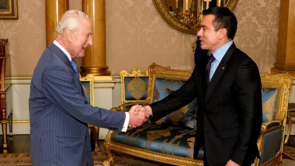 Daniel Noboa se reúne con el rey Carlos III para fortalecer vínculos entre las dos naciones post thumbnail image