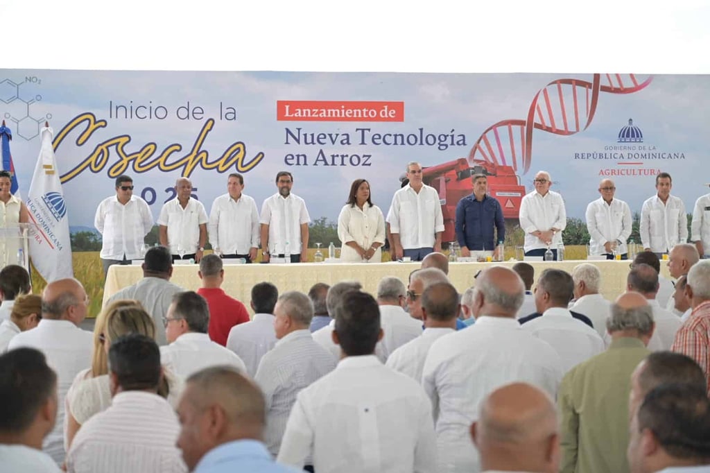 Presidente Abinader da inicio de la cosecha 2025 nueva tecnología en arroz en Bonao post thumbnail image