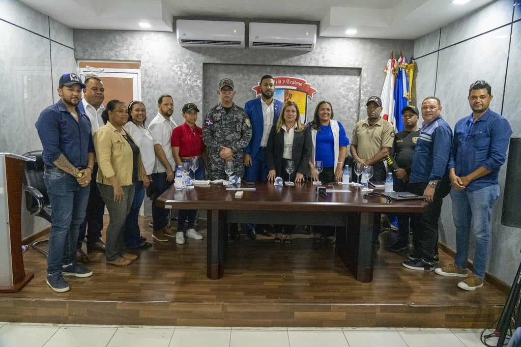 Instalan Mesa de Seguridad Ciudadana y Género en Estebanía, Azua post thumbnail image