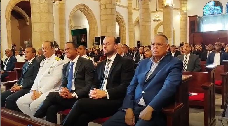 Contraloría conmemora su 96 aniversario con una misa en la Catedral Primada de América post thumbnail image