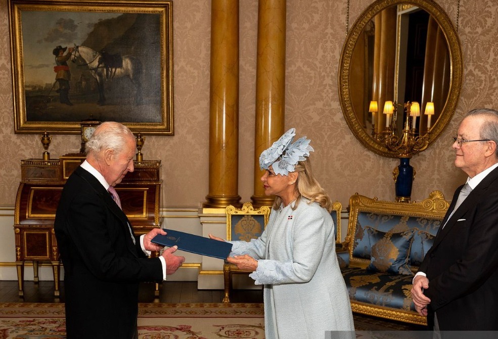 Embajadora dominicana presenta credenciales ante el Rey Carlos III post thumbnail image