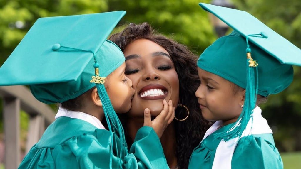 ¡Las Gemelas Royal Listas para Pre-Kinder! Sumajestad y Sualteza, hijas de Amara La Negra se gradúan post thumbnail image